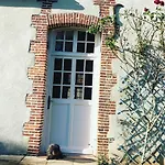 Au Vieux Chateau 게스트하우스 Villotran