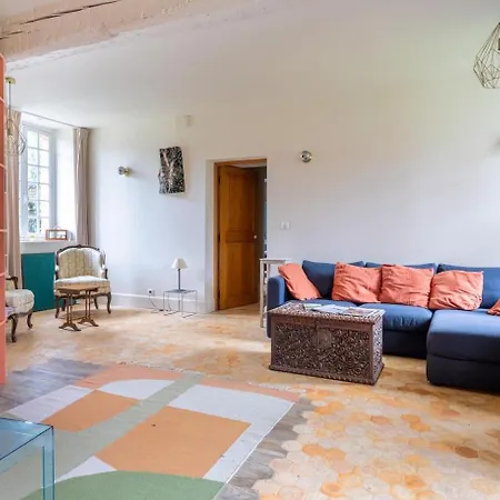Πανσιόν Au Vieux Chateau 4*
