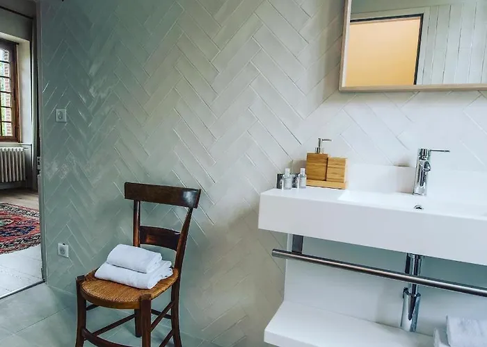 Au Vieux Chateau Guest house Villotran