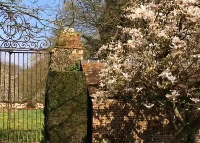 Au Vieux Chateau Guest house 4*